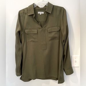 NWOT WinterSilks Popover Top, Size M